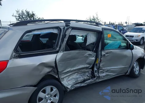 2010 Toyota Sienna Le z USA, uszkodzony, nr VIN 5TDKK4CC8AS316132